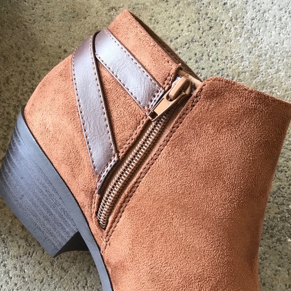 1 left! Soda Choya Cognac Buckle ankle booties - Picture 5 of 6
